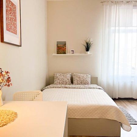 Cosy Apartment In Riga With Free Parking Экстерьер фото