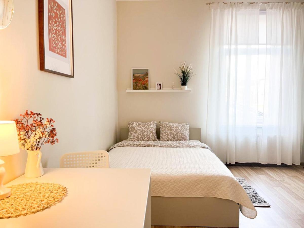 Cosy Apartment In Riga With Free Parking Экстерьер фото